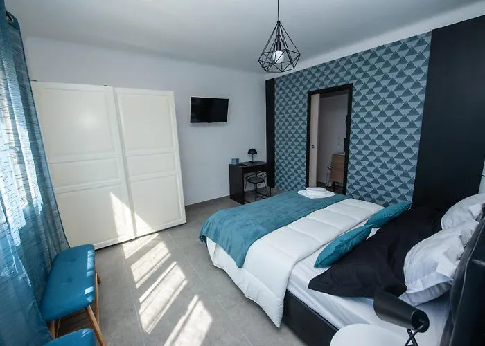 Explore The World 1 *